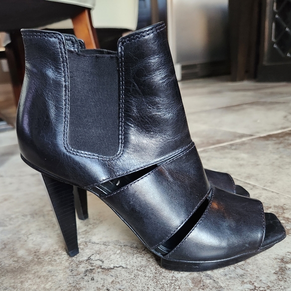 BCBG heels - Picture 3 of 6